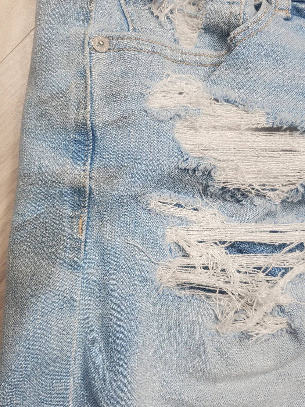 American Eagle The Dream Short Womans 16 Distressed Hem Frayed Denim Shorts - Picture 8 of 12